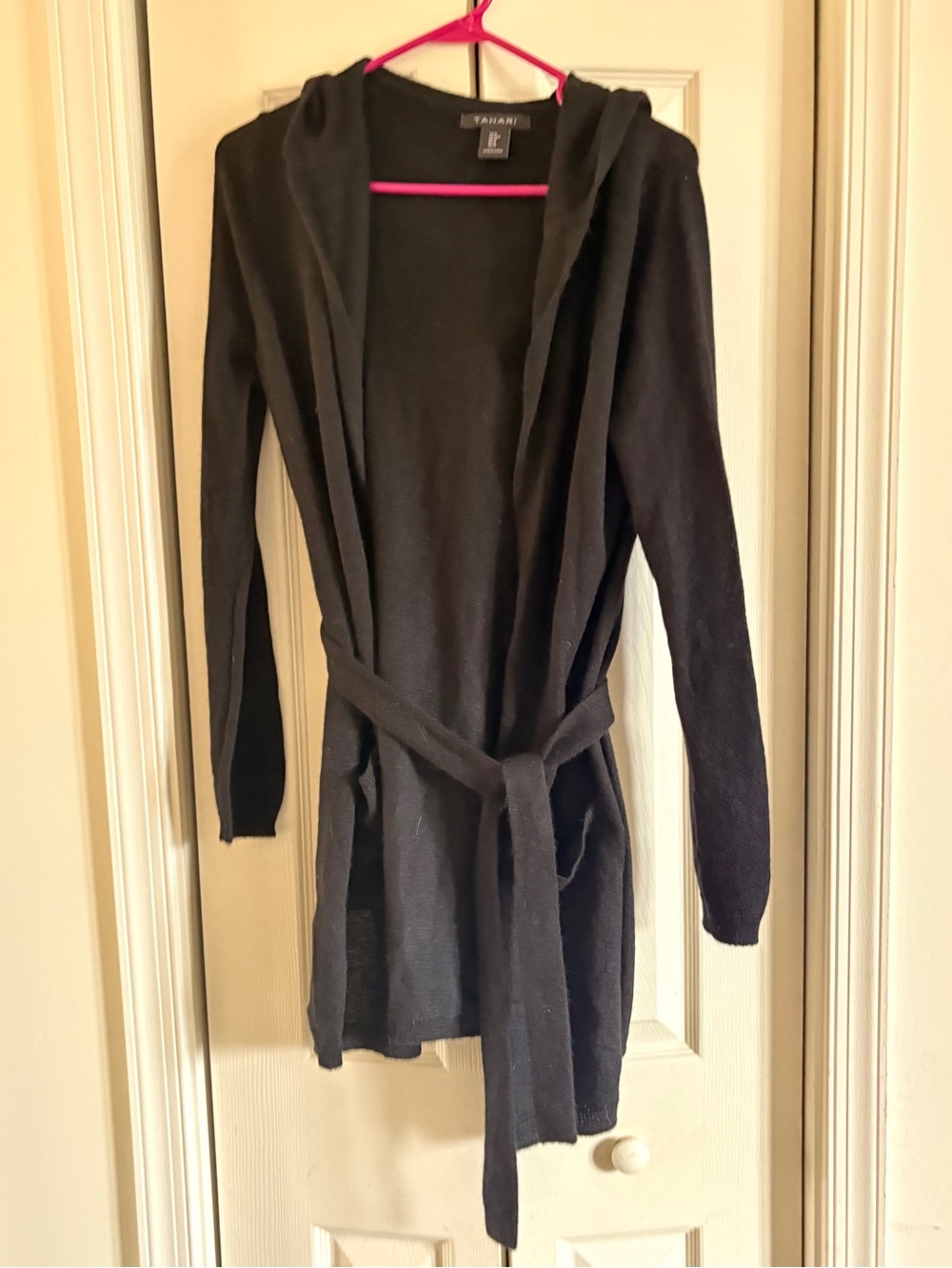 TAHARI 100% Cashmere Hooded Wrap Sweater with belt. Sz M